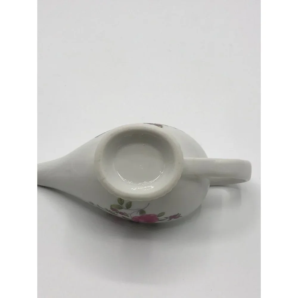 Vintage made in Japan small porcelain gravy/sauce boat.